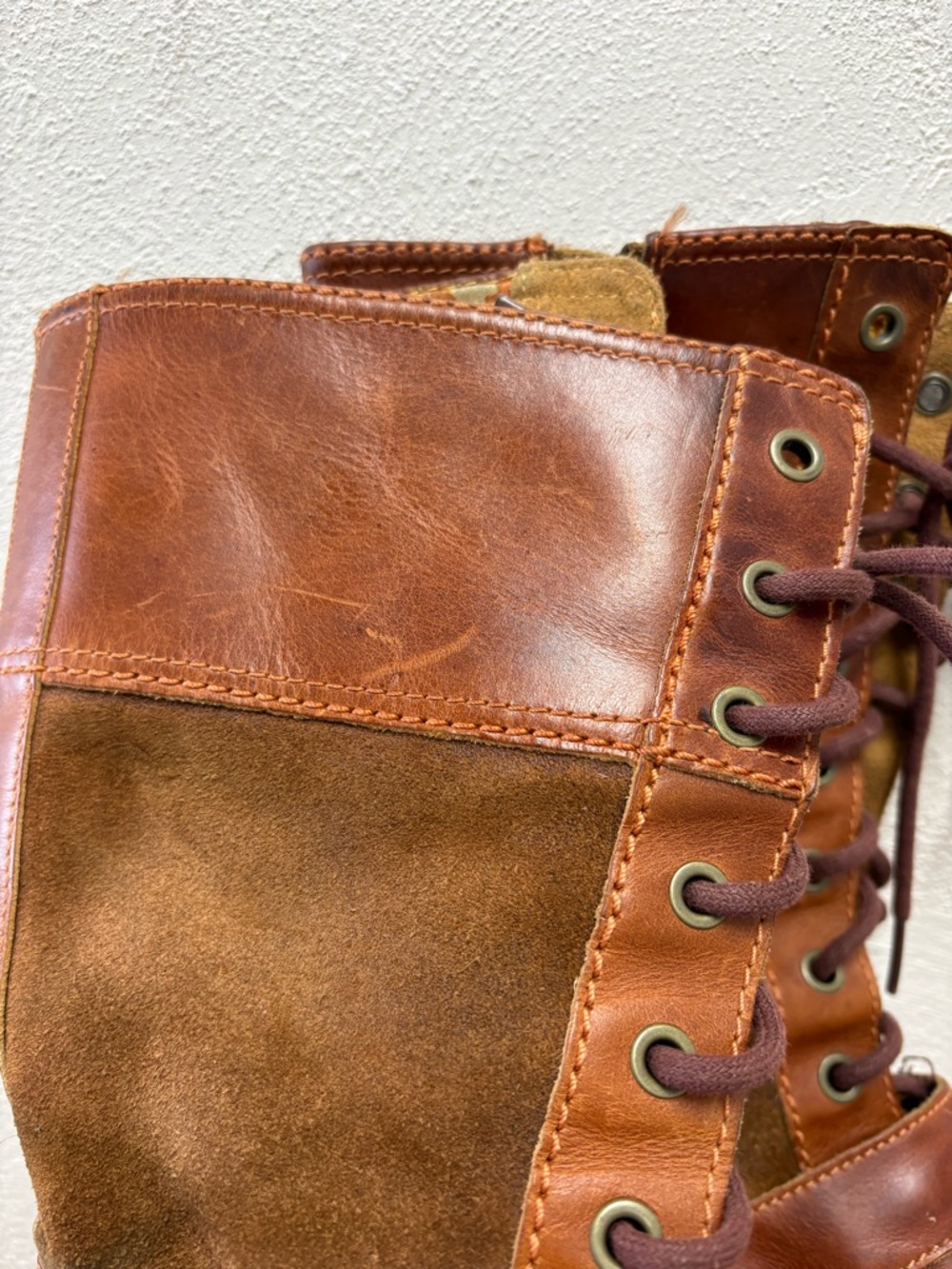 Timberland size 10 leather and suede tan lace up boots - Picture 3 of 12